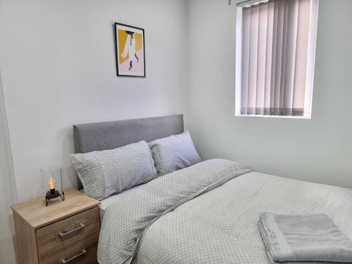 Charming Accommodation Steps From Downtown Liverpool Exterior photo